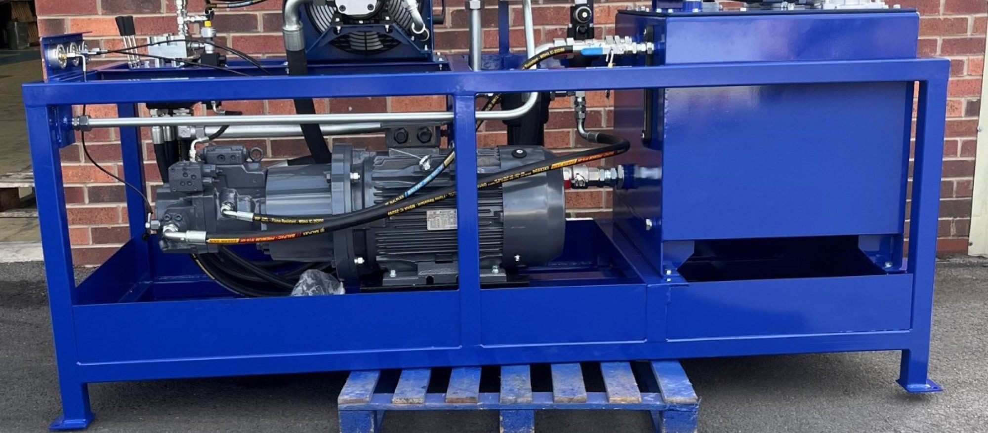 Long hydraulic power pack